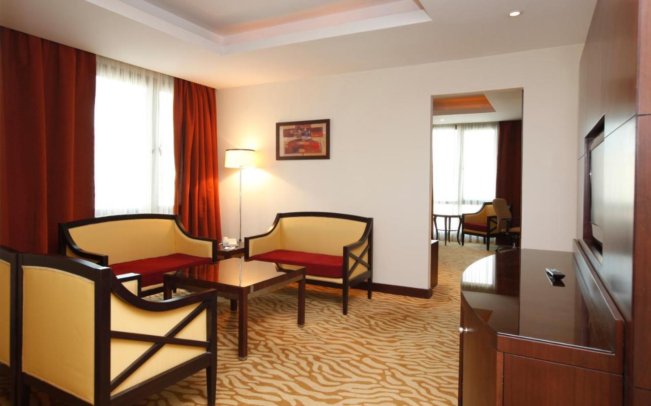 Holiday Inn Olaya By Ihg Riyadh Bagian luar foto