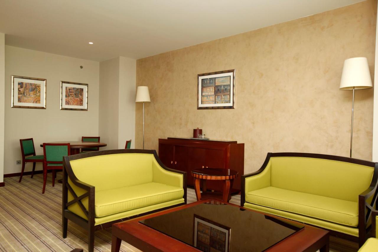 Holiday Inn Olaya By Ihg Riyadh Bagian luar foto