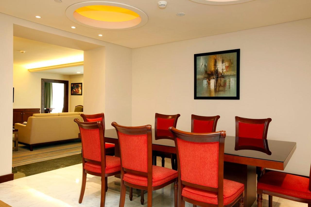 Holiday Inn Olaya By Ihg Riyadh Bagian luar foto